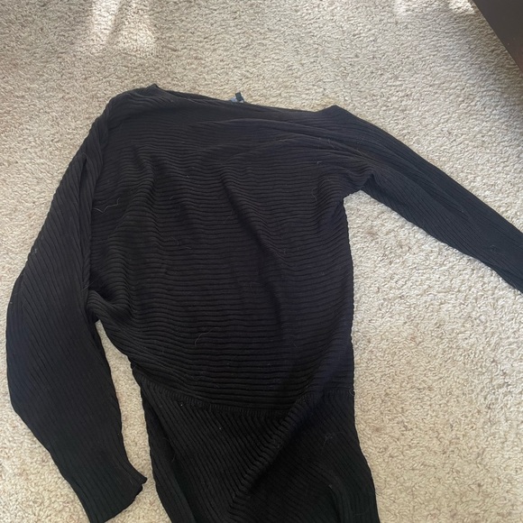 Chic Black Ribbed Sweater - Picture 2 of 3